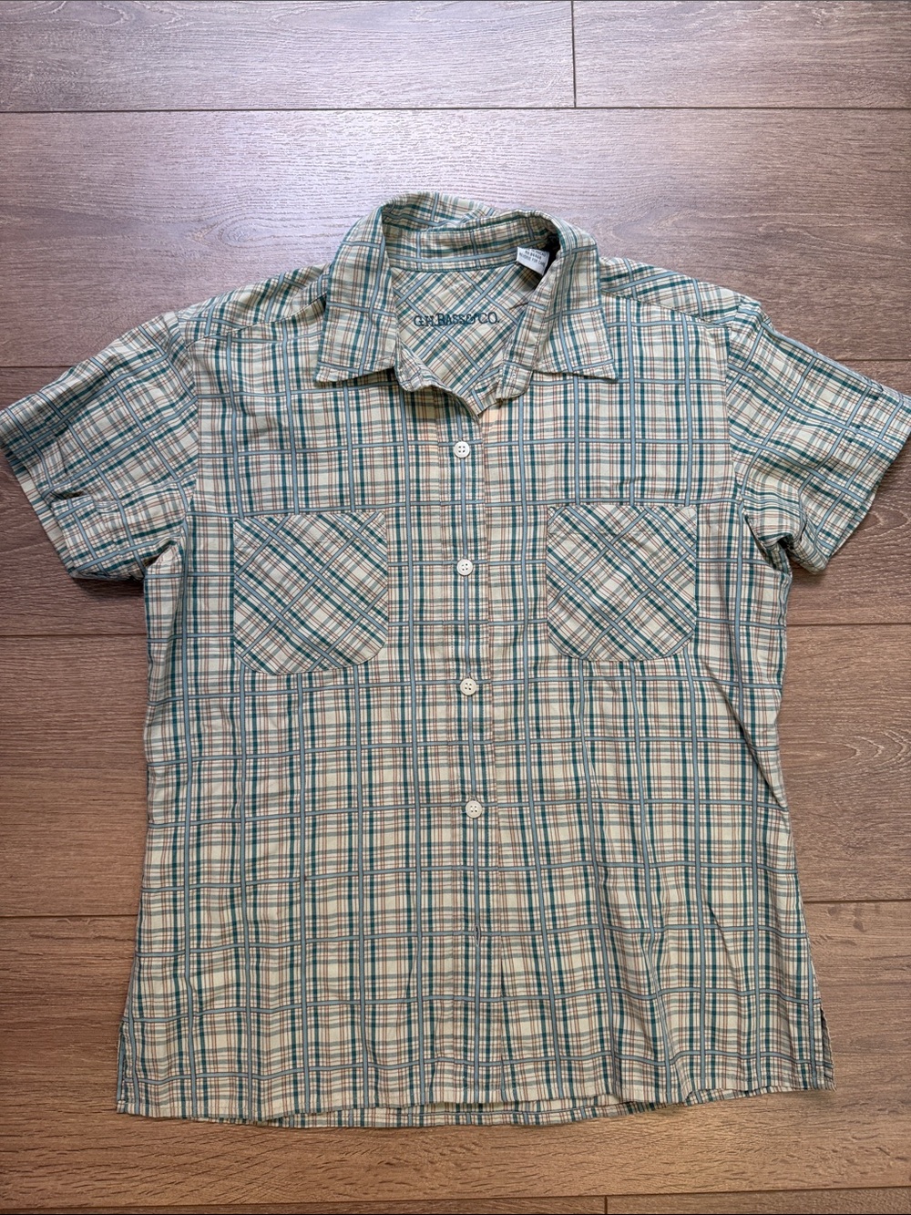 GH Bass Short-Sleeve Women’s Plaid Button-Up Shirt in Beige and Green sz 4